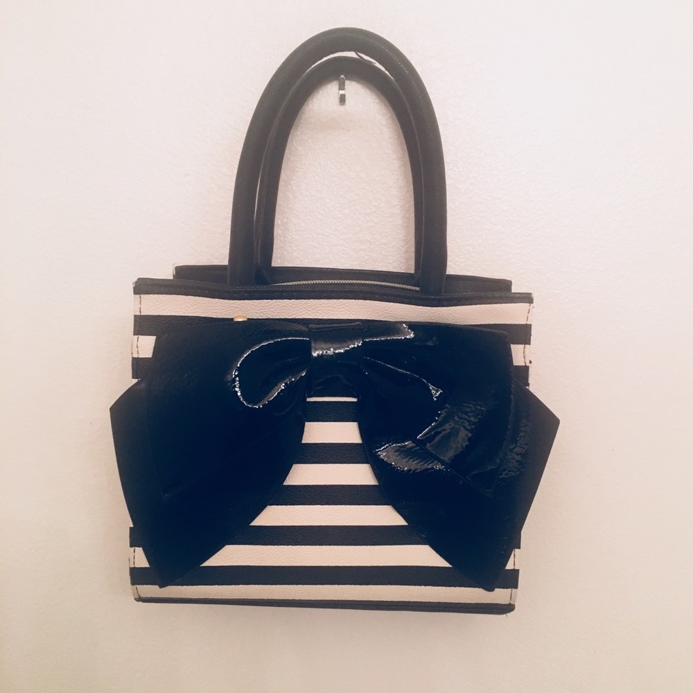 Betsy Johnson hand bag